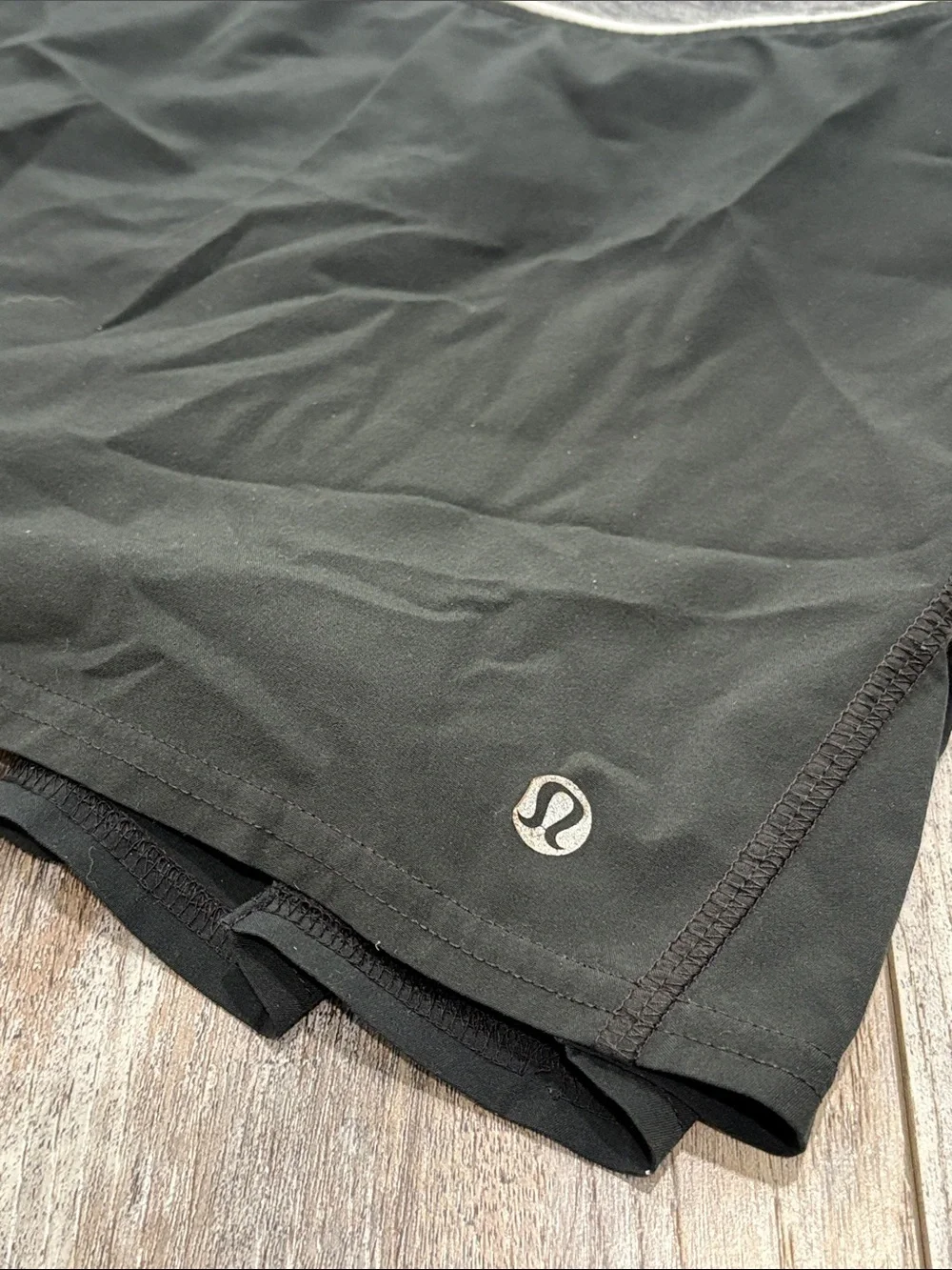 LULULEMON Black & Gray Ruffle Skirt Size 6